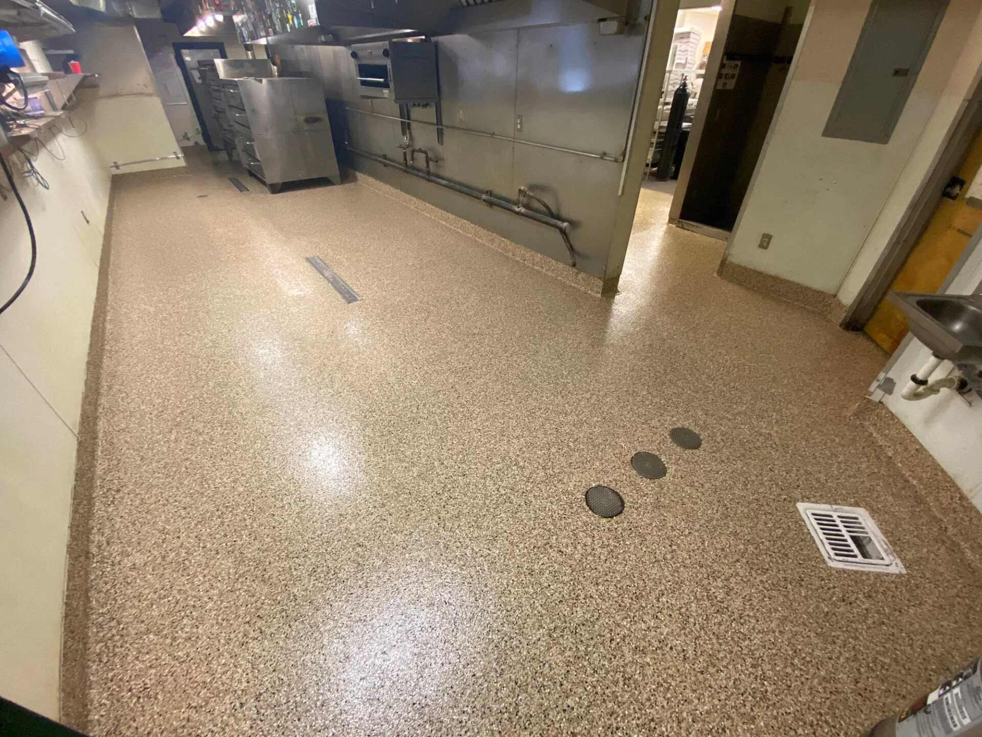 Business 7 Capones Kitchen - After