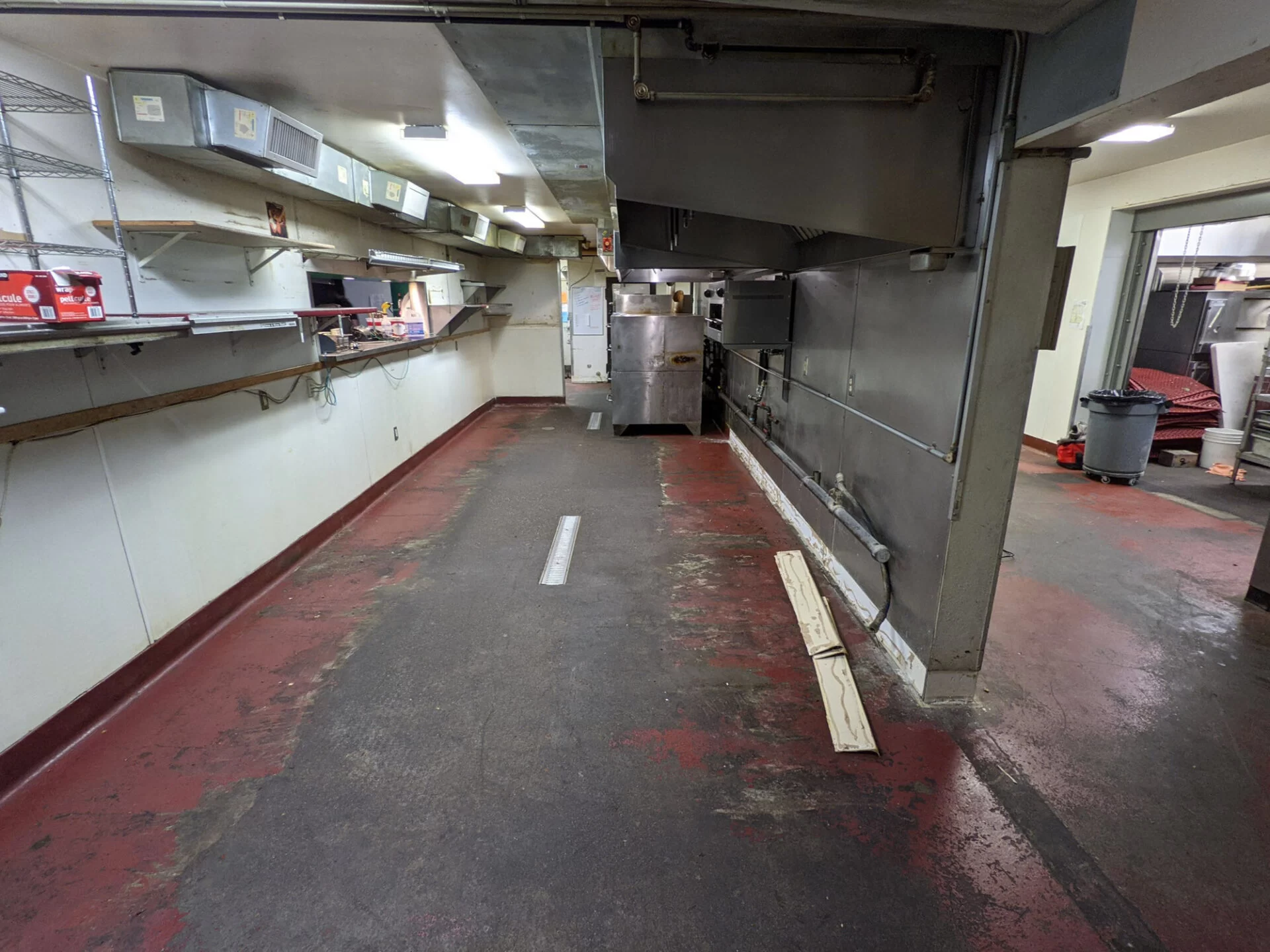 Business 6 Capones Kitchen - Before